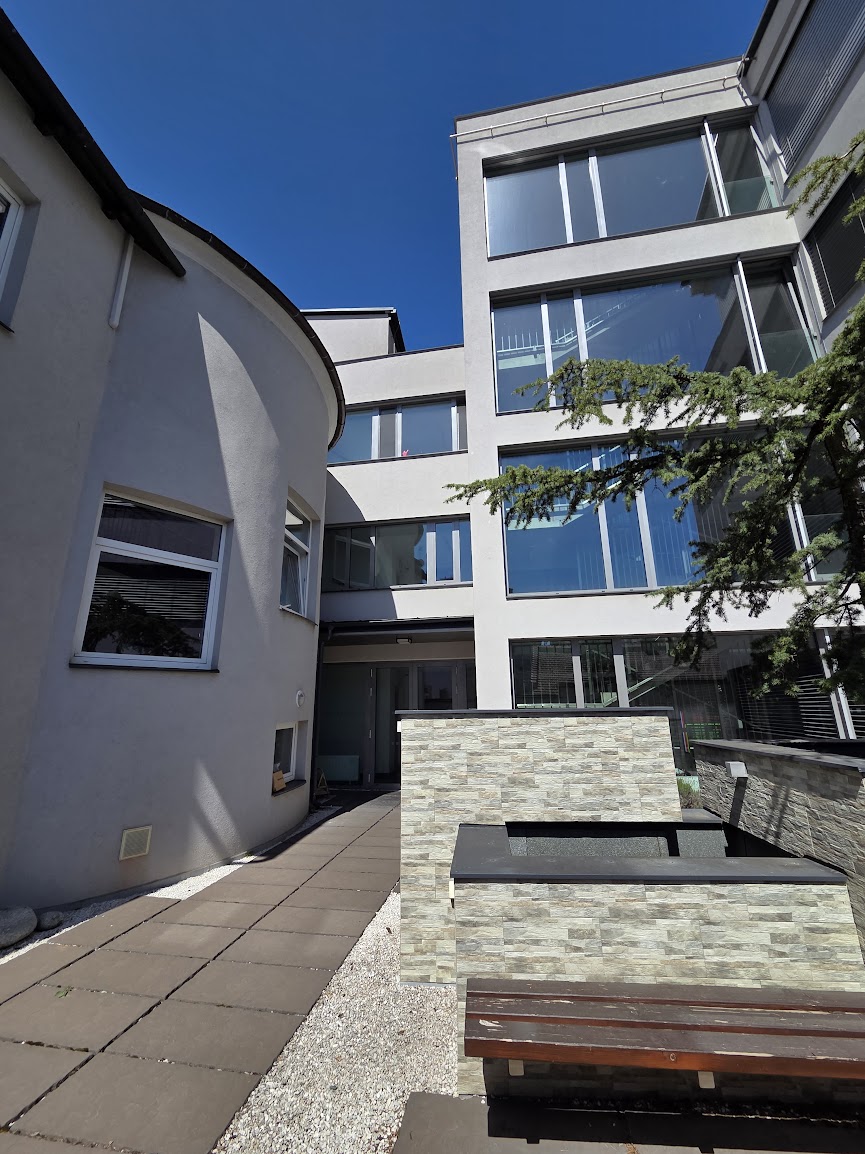 Vnitřní atrium Polikliniky Karlov
