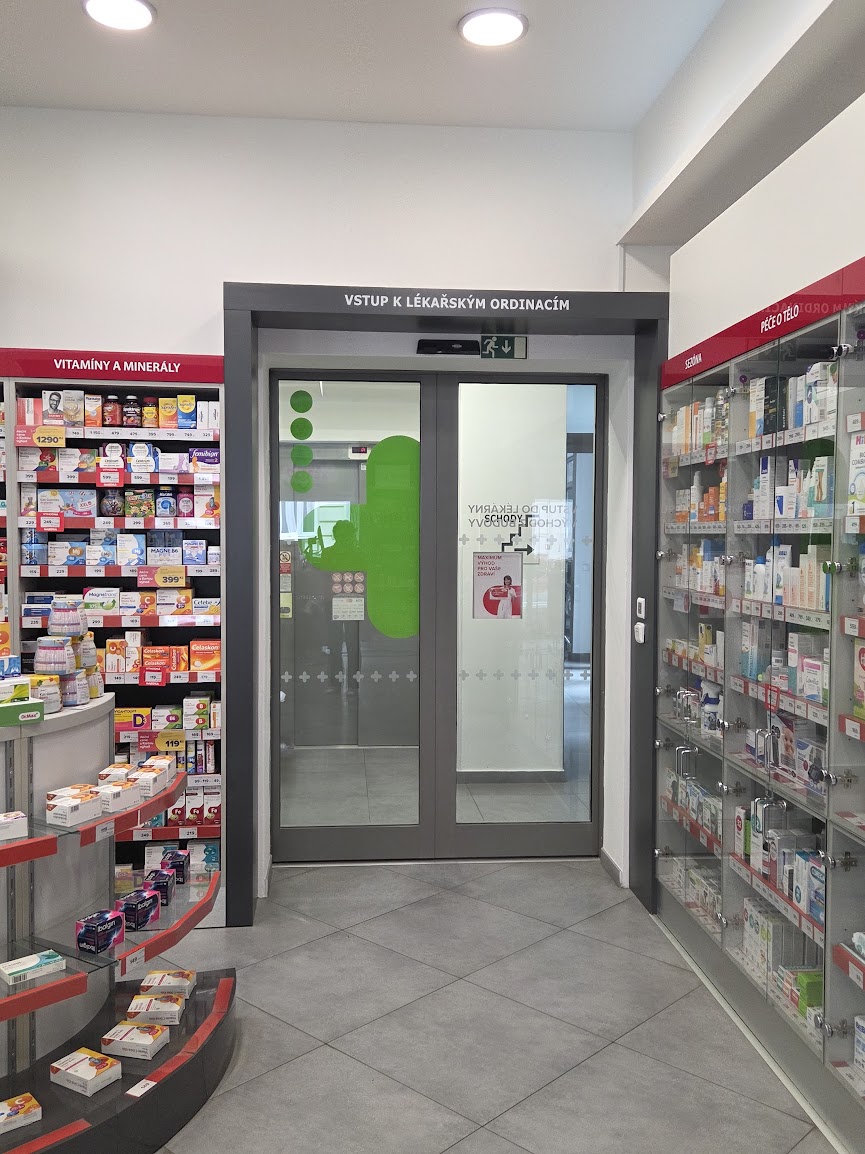 Lékárna Dr.MAX – vstup k ordinacím